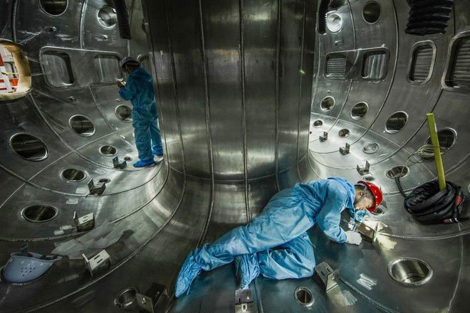  Bên trong thiết kế "bánh vòng" tokamak của lò phản ứng.